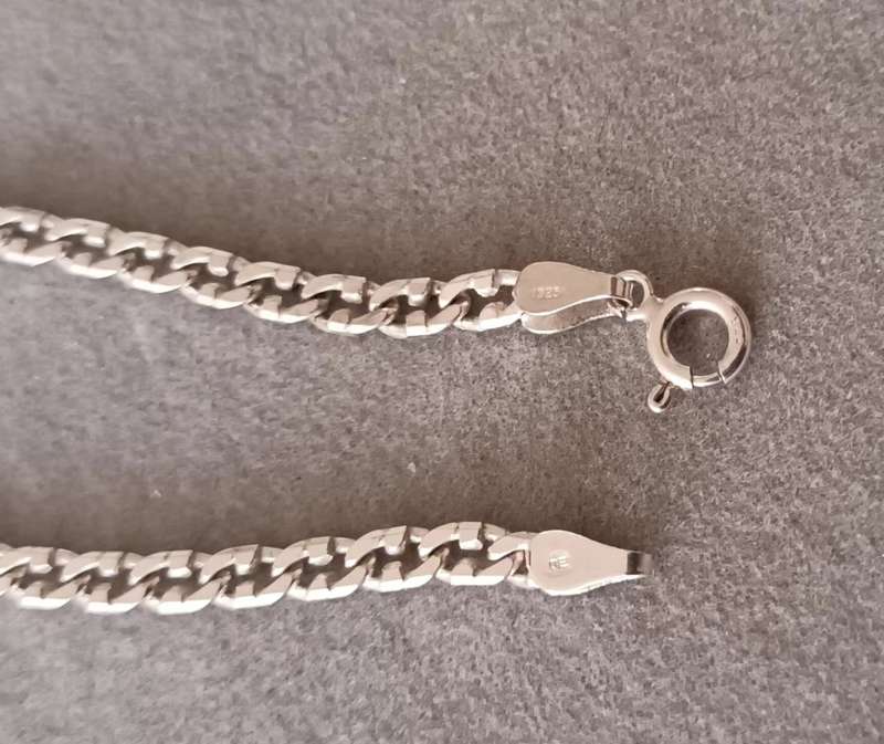 Sterling Silver Unisex Bracelet. 5.4g. 18.5cm. 4mm.