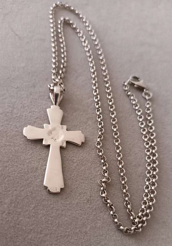 Exquisite Sterling Silver Necklace with Marcasite cross Pendant. 11.4g. 51cm.