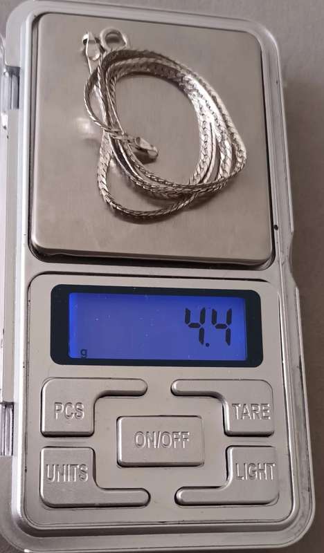 Stunning Herringbone Sterling Silver Necklace. 4.4g. 42cm.