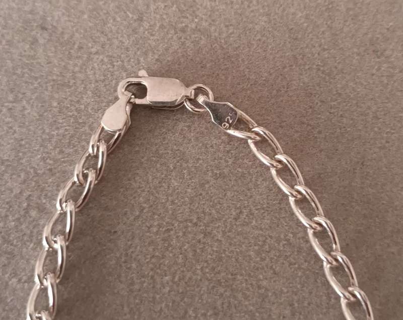 Sterling Silver Bracelet. 4.8g. 19cm.