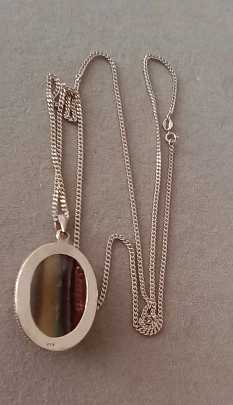 Exquisite Sterling Silver Necklace with Cabochon Inset. 23g, 70cm. Pendant 49x27mm.