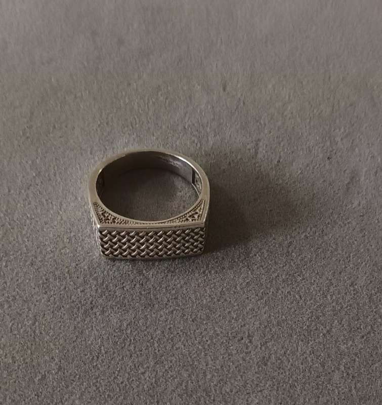 STUNNING SOLID HEAVY STERLING SILVER MEN`S RING. 9.4g. SIZE W.