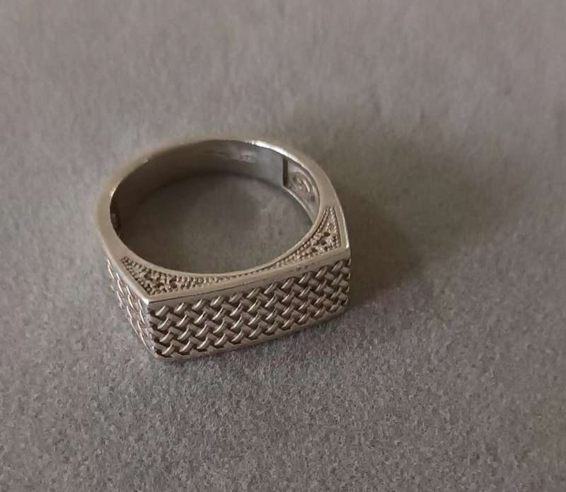 STUNNING SOLID HEAVY STERLING SILVER MEN`S RING. 9.4g. SIZE W.