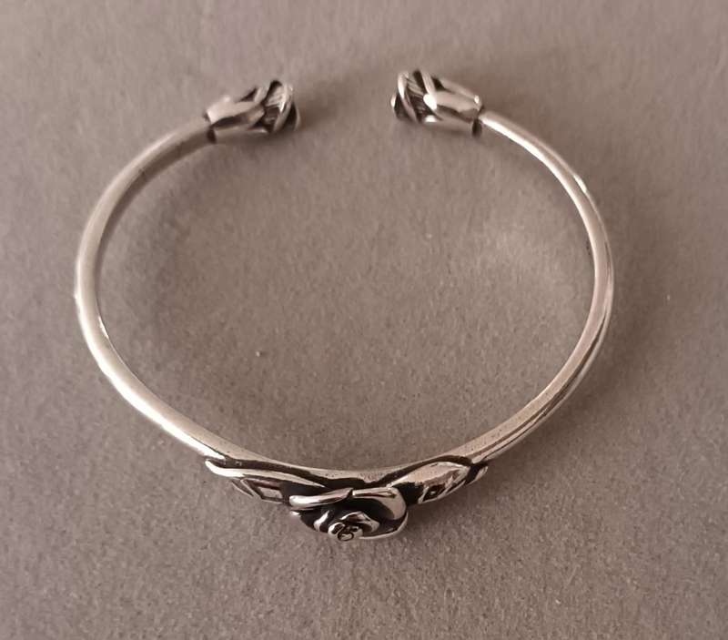 Exquisite Sterling Silver Open Cuff Rose Bangle. 22.5g. Diameter 6.5cm.