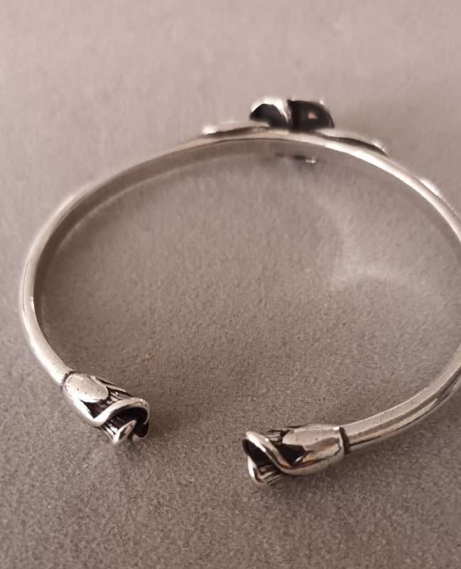 Exquisite Sterling Silver Open Cuff Rose Bangle. 22.5g. Diameter 6.5cm.