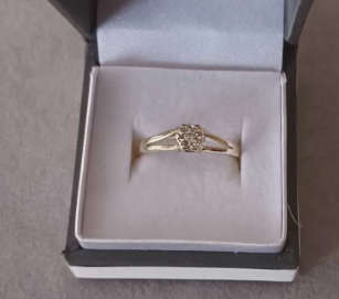 9ct White Gold Ring with .09ct Diamond. Valued at R7499. Certificate included.