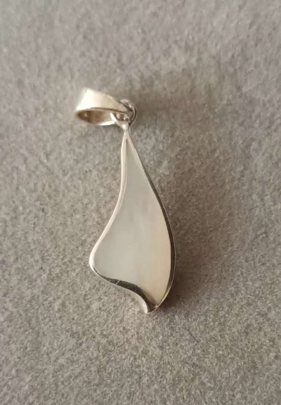 Sterling Silver Pendant with Mother of Pearl Inset.