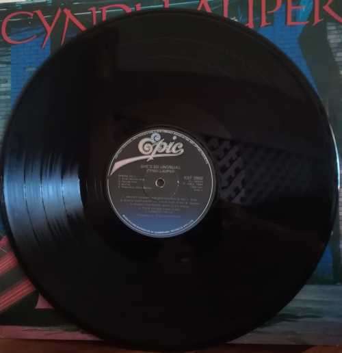 CYNDI LAUPER-SHE`S SO UNUSUAL LP VINYL RECORD