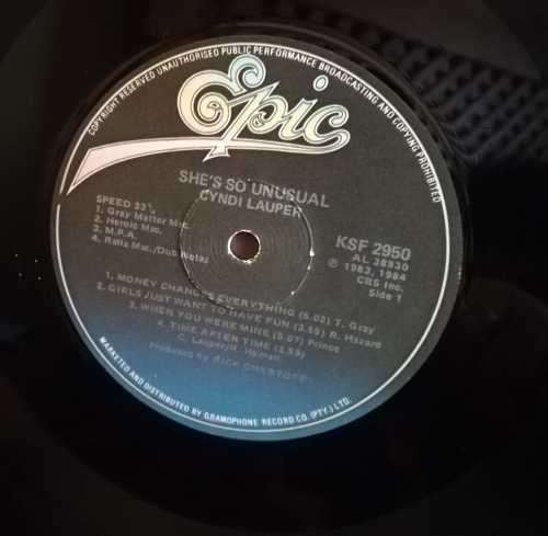 CYNDI LAUPER-SHE`S SO UNUSUAL LP VINYL RECORD