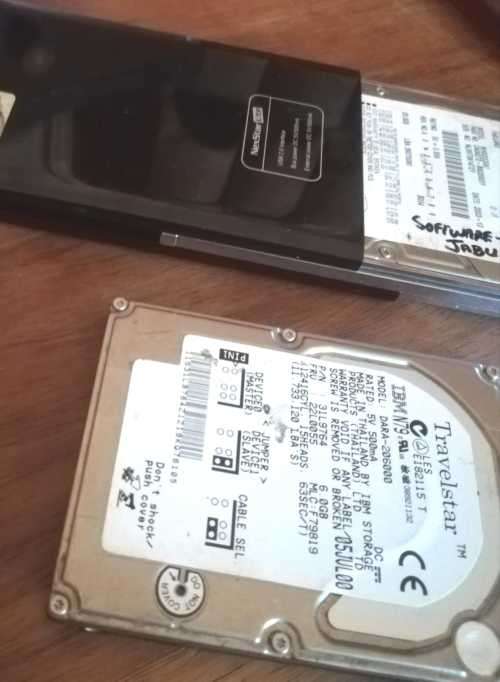 IDE NEXSTAR LITE EXTERNAL 2.5 HARD DRIVE ENCLOSURE WITH 2 X HARD DRIVES (6.0GB + 20.0GB)