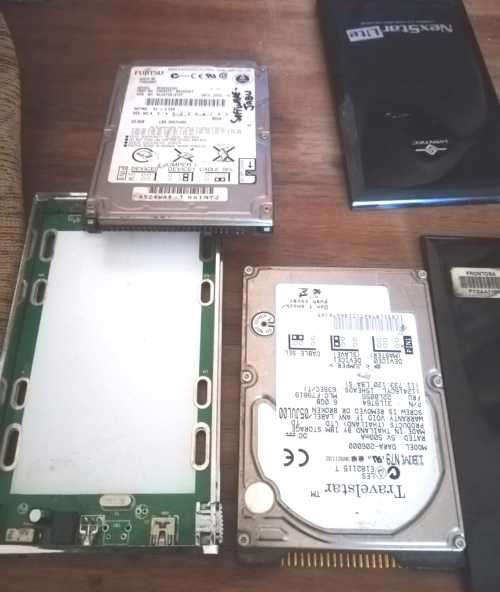 IDE NEXSTAR LITE EXTERNAL 2.5 HARD DRIVE ENCLOSURE WITH 2 X HARD DRIVES (6.0GB + 20.0GB)