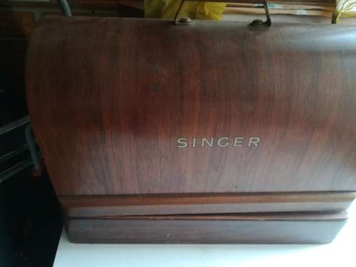 Antique Electric Singer Sewing Machine Model 185K.