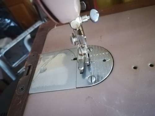 Antique Electric Singer Sewing Machine Model 185K.