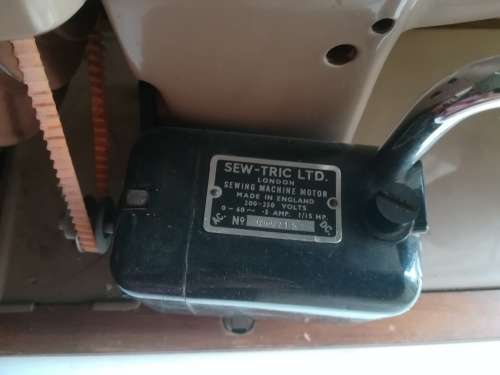 Antique Electric Singer Sewing Machine Model 185K.