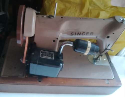 Antique Electric Singer Sewing Machine Model 185K.