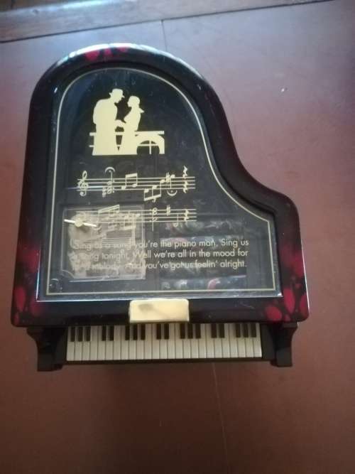 Vintage VSTRIDE Musical Jewelry Box. Collectors Item.