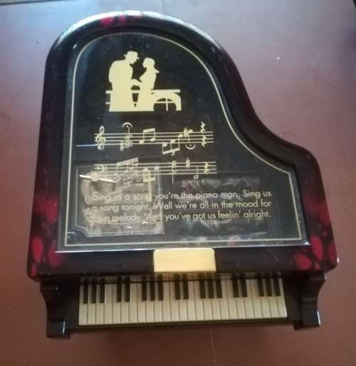Vintage VSTRIDE Musical Jewelry Box. Collectors Item.