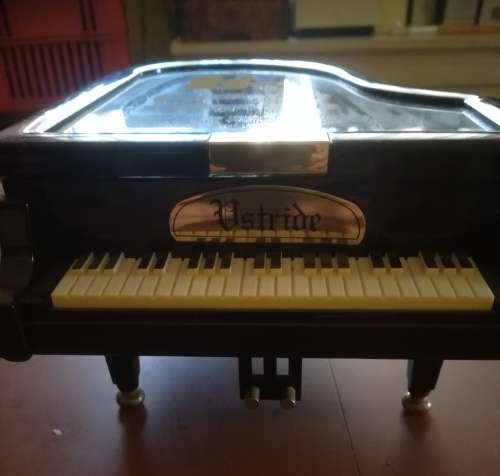 Vintage VSTRIDE Musical Jewelry Box. Collectors Item.