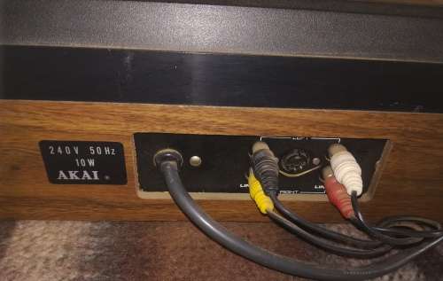 Akai CS-33D stereo cassette deck with Dolby B noise reduction.