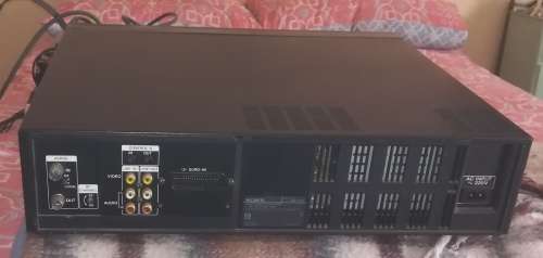 Sony VHS HIFI. SLV-757. VHS VIDEO RECORDER.
