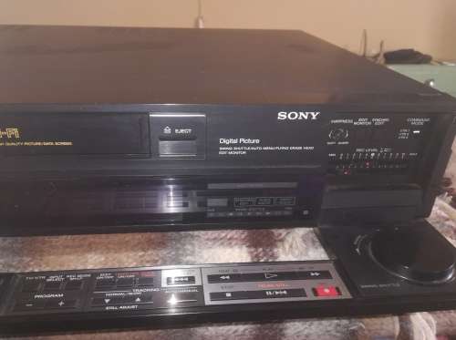 Sony VHS HIFI. SLV-757. VHS VIDEO RECORDER.