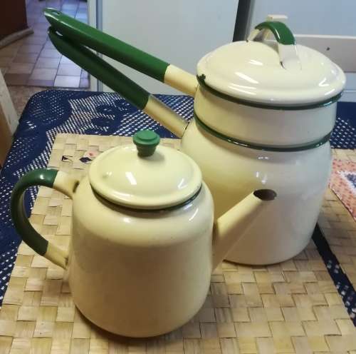 VINTAGE ENAMEL DOUBLE COOKER AND TEAPOT.