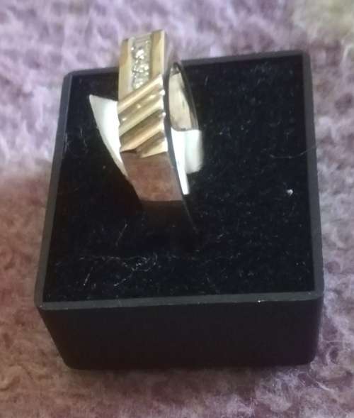 Men`s Diamond Ring. Yellow Gold 9ct. 0.06ct Diamond. 3.69g.