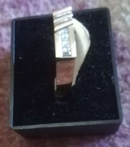 Men`s Diamond Ring. Yellow Gold 9ct. 0.06ct Diamond. 3.69g.