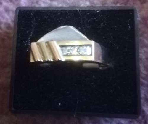 Men`s Diamond Ring. Yellow Gold 9ct. 0.06ct Diamond. 3.69g.