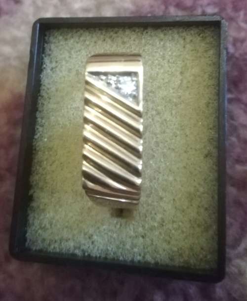 Men`s Diamond Ring. 9ct Yellow Gold. 0.04ct Diamond. 4.89g.