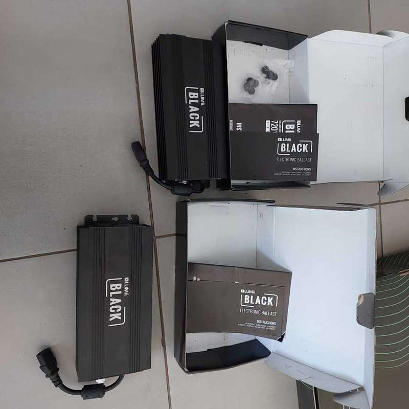 2 x 720W LUMii Full Spectrum LED Grow Light (with ballast)(USED)