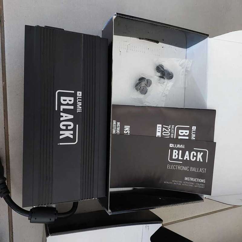 2 x 720W LUMii Full Spectrum LED Grow Light (with ballast)(USED)