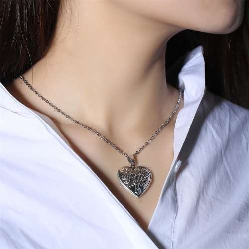Heart locket pendant