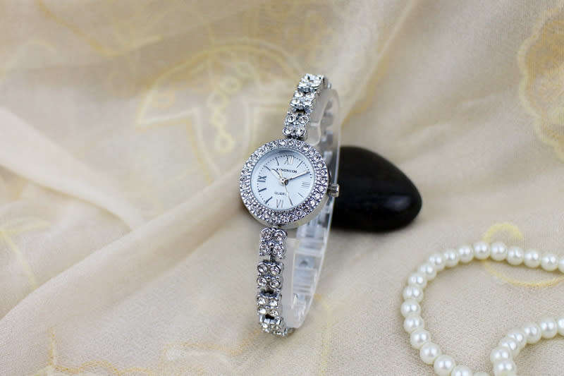 Ladies Wrist Watch Elegant Steel Belt Inlaid Crystals Quartz Watch