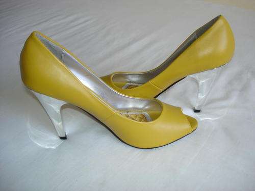 Fab Mustard Yellow ZOOM heels! NEW!