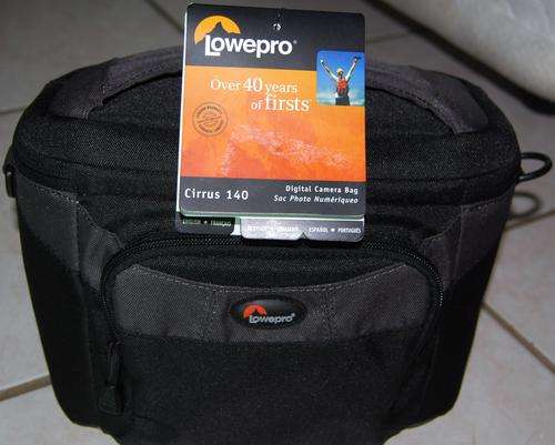 R499.99 GENUINE LOWEPRO DIGITAL CAMERA BAG BRAND NEW