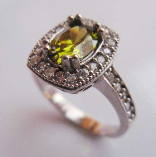 Peridot and white topaz set in 925 SOLID STERLING SILVER size 7.25