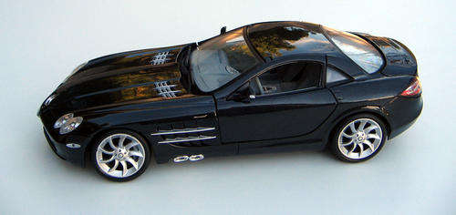 1:18 Maisto Mclaren Mercedes SLR