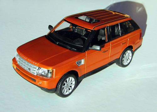 1:18 Maisto Range Rover Sport
