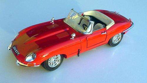 1:18 BBurago E-type series I V12 Convertible