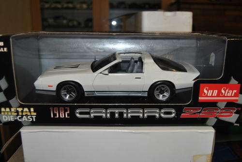 1:18 Sunstar 1982 Chevrolet Camaro Z28