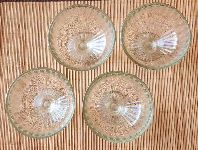 Set of 4 Vintage Clear Glass/ Dessert Bowls