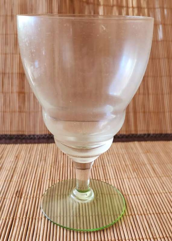 1 Wine Glass