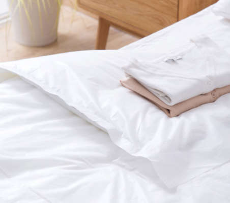 DISPOSABLE QUILT COVER