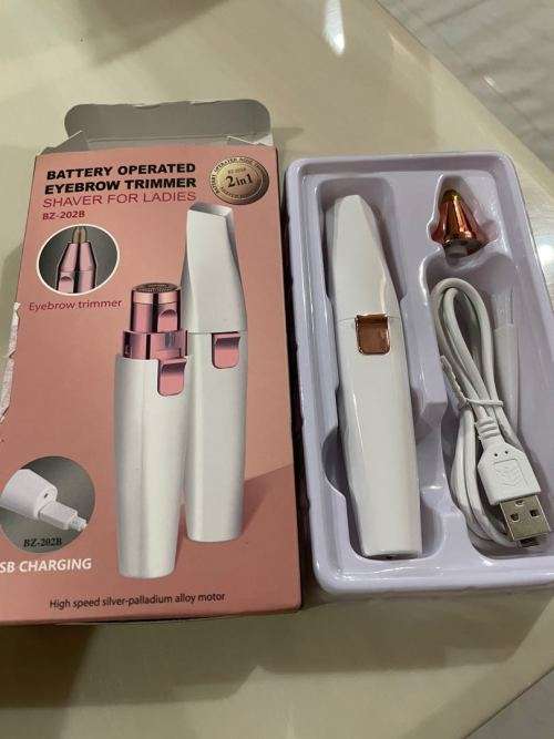 2 IN 1 EYEBROW TRIMMER AND SHAVER