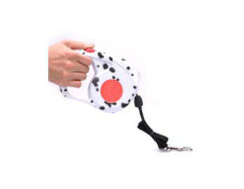 RETRACTEABLE DOG LEASH WITH FLASHLIGHT