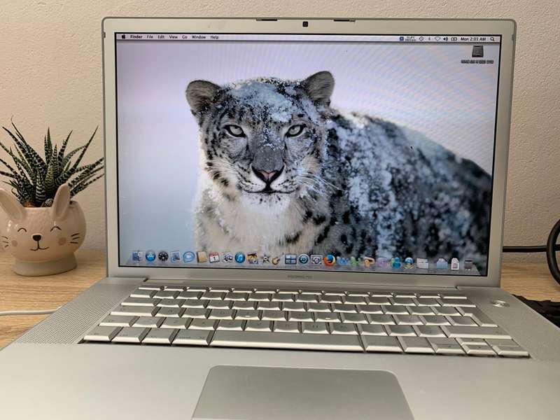 APPLE MAC BOOK PRO EARLY 2008 IN ORIGINAL BOX