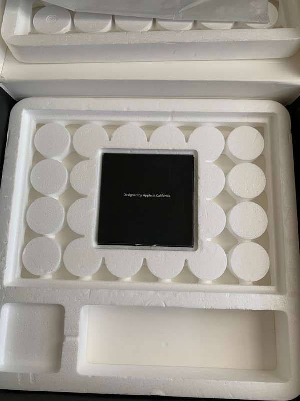 APPLE MAC BOOK PRO EARLY 2008 IN ORIGINAL BOX