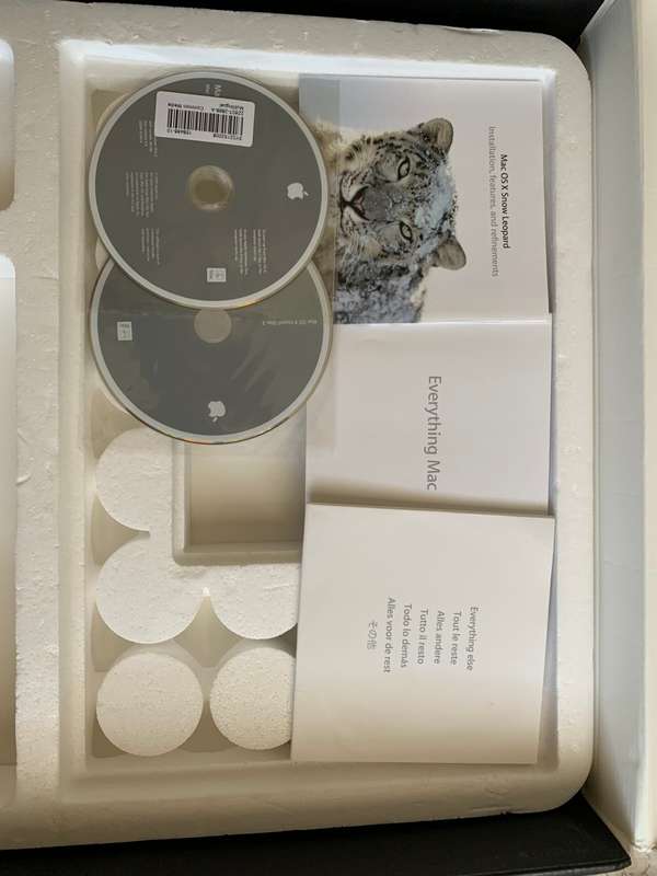 APPLE MAC BOOK PRO EARLY 2008 IN ORIGINAL BOX