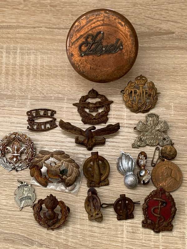 MILITARY INSIGNIA / CLOTHING  - PLUS A RARE ANTIQUE COPPER AND BRASS `STUDS` BOX AND MORE